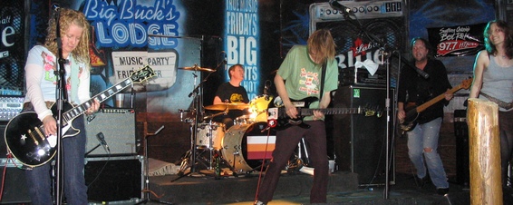 TPOH @ Big Buck's in St. Catharines, 12/26/05, (l.-r.): Kris, Dave, Moe, Brad, Renee.  courtesy Andrew Lee